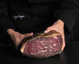 Cecina di Angus Miguel Vergara