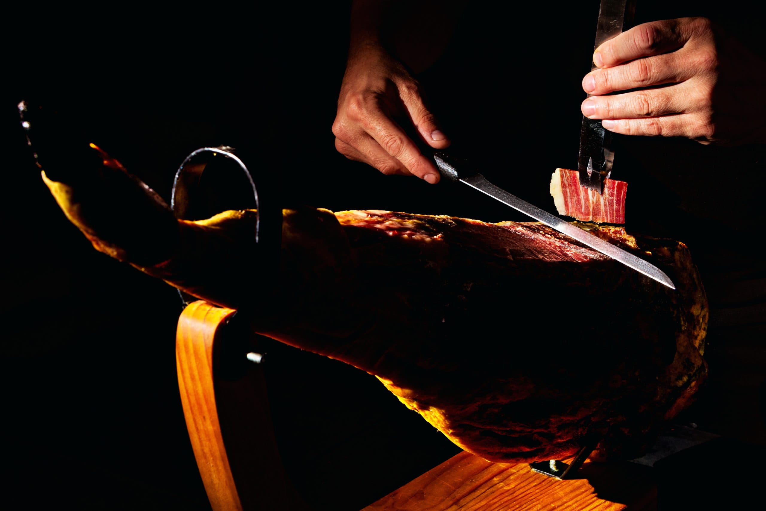Il Taglio del Jamón: Coltello o affettatrice?