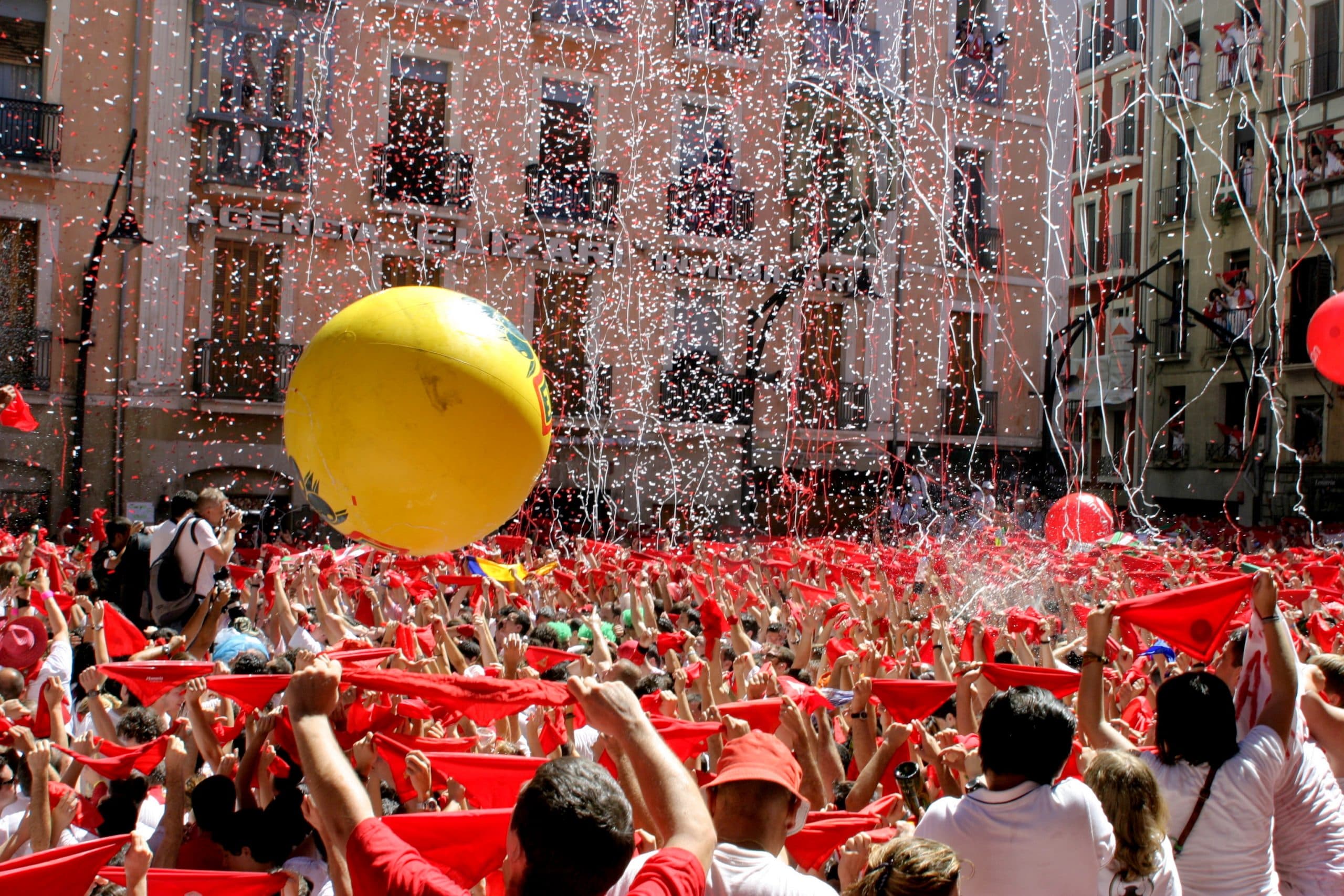 San Fermín, Tapas e Tradizioni: Quando il Cibo Celebra la Festa