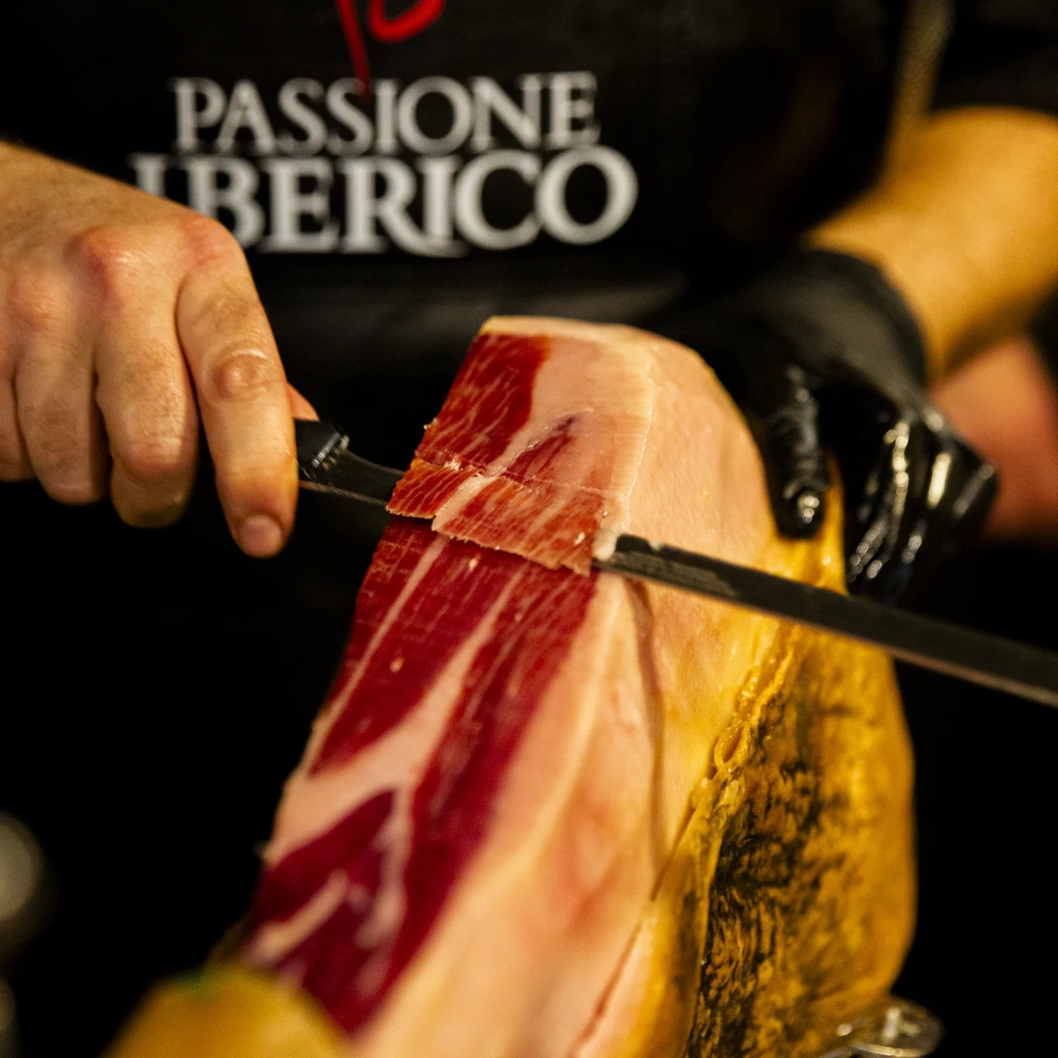 Jamón Ibérico de Bellota 100% (Etichetta Nera) – Con osso - immagine 3